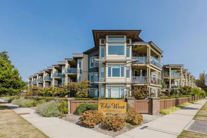 241 5160 DAVIS BAY ROAD - photo 1 of 29