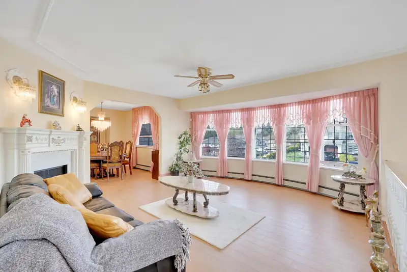 6819 123A STREET - photo 2 of 40