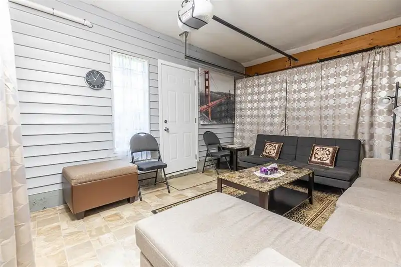 11936 90 AVENUE - photo 2 of 21