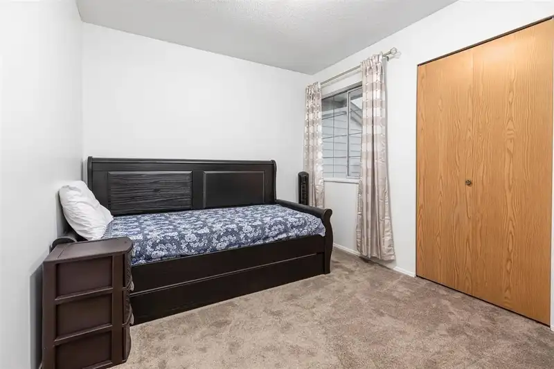 11936 90 AVENUE - photo 3 of 21