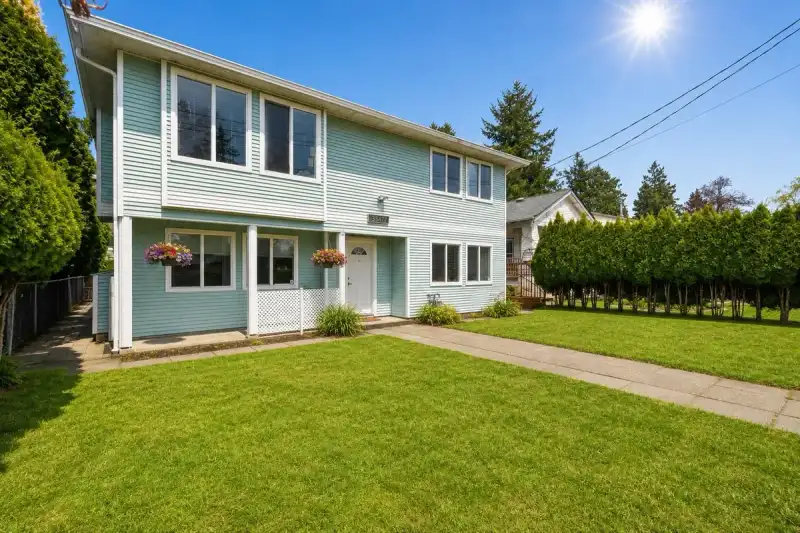 33477 7TH AVENUE - photo 1 of 40