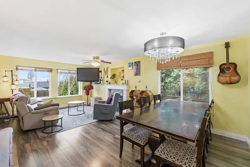 33477 7TH AVENUE - photo 4 of 40