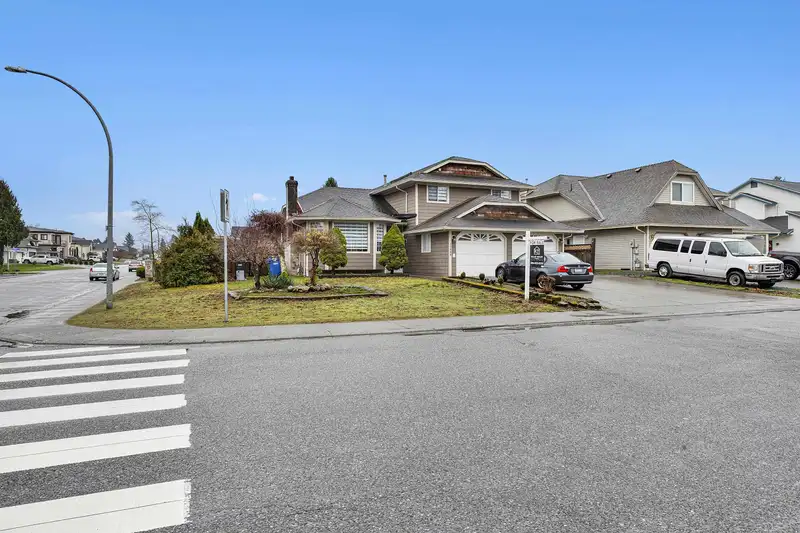 32066 SORRENTO AVENUE - photo 3 of 28