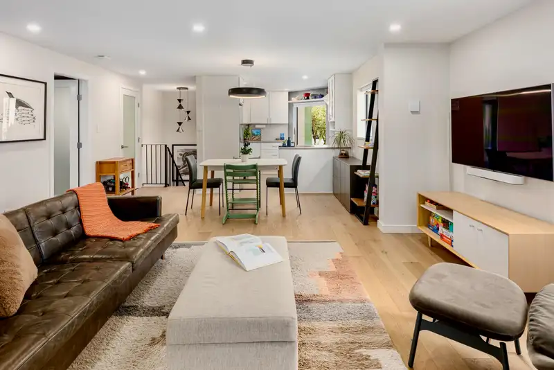 101 936 BUTE STREET - photo 1 of 32