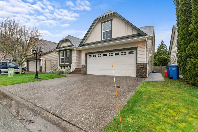 9 349 WALNUT AVENUE - photo 2 of 34