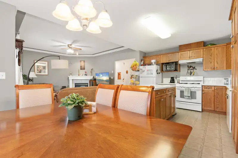 9 349 WALNUT AVENUE - photo 4 of 34