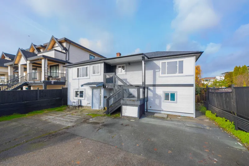 803 EWEN AVENUE - photo 2 of 25