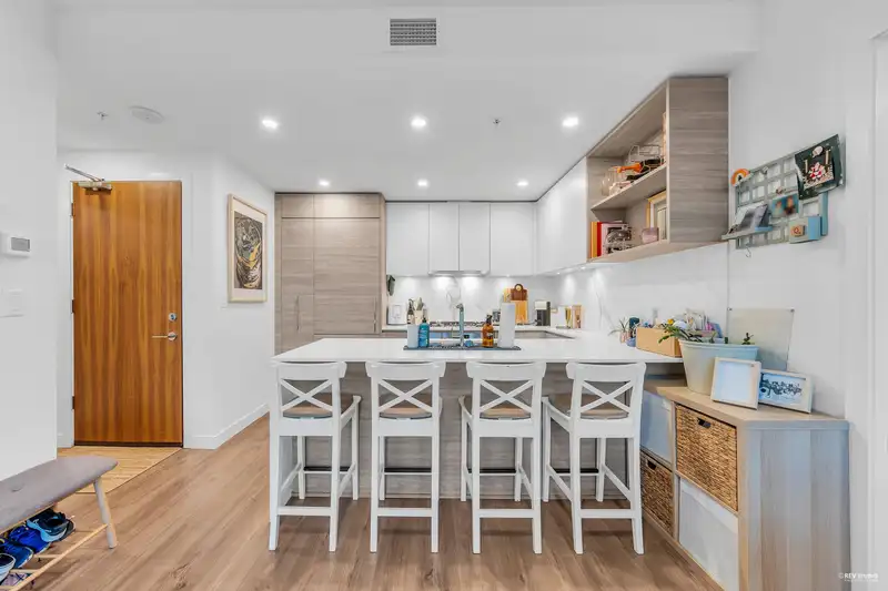 1706 595 AUSTIN AVENUE - photo 4 of 22