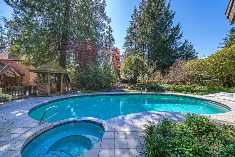 5260 KEW ROAD - photo 1 of 40