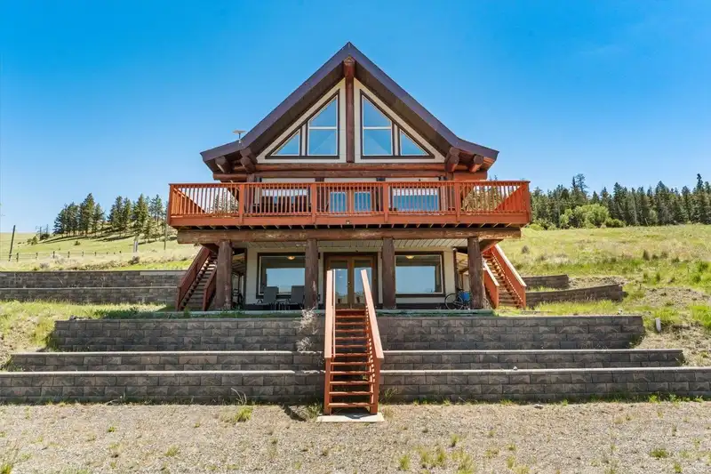 8605 OLD KAMLOOPS ROAD - photo 2 of 40