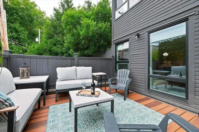 107 2455 YORK AVENUE - photo 1 of 24