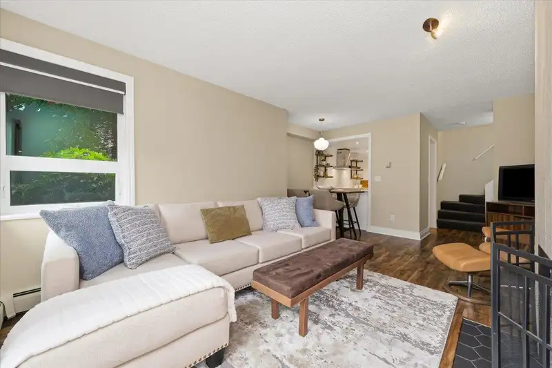 107 2455 YORK AVENUE - photo 4 of 24