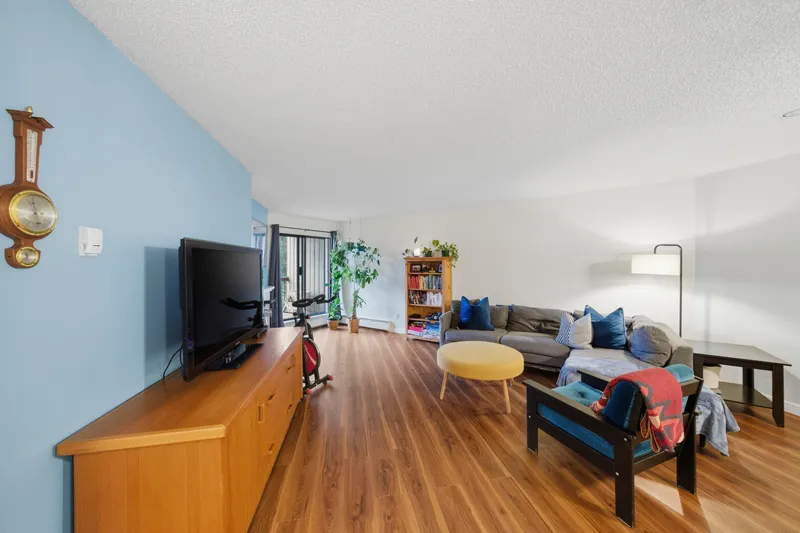 238 8500 ACKROYD ROAD - photo 2 of 22