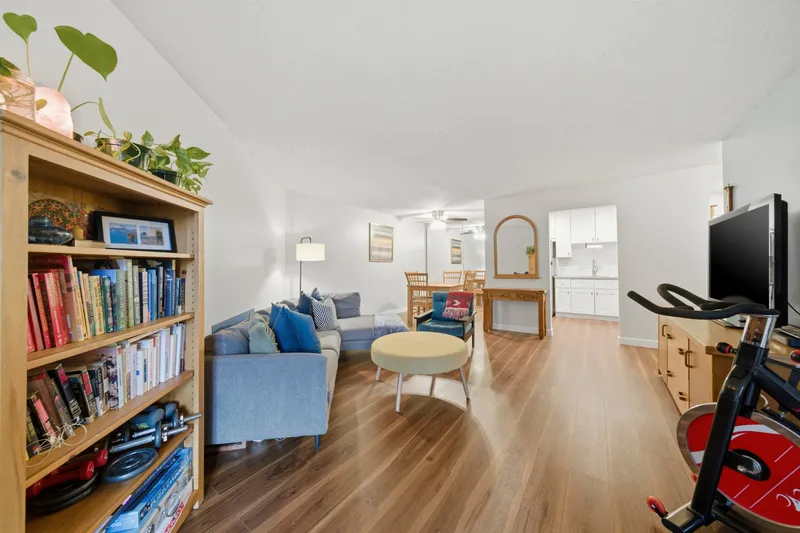 238 8500 ACKROYD ROAD - photo 3 of 22