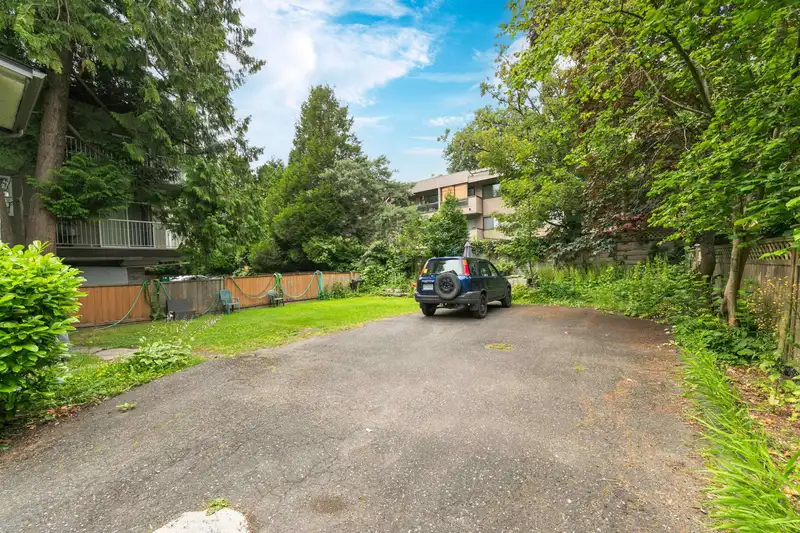 2165 W 8TH AVENUE - photo 4 of 25