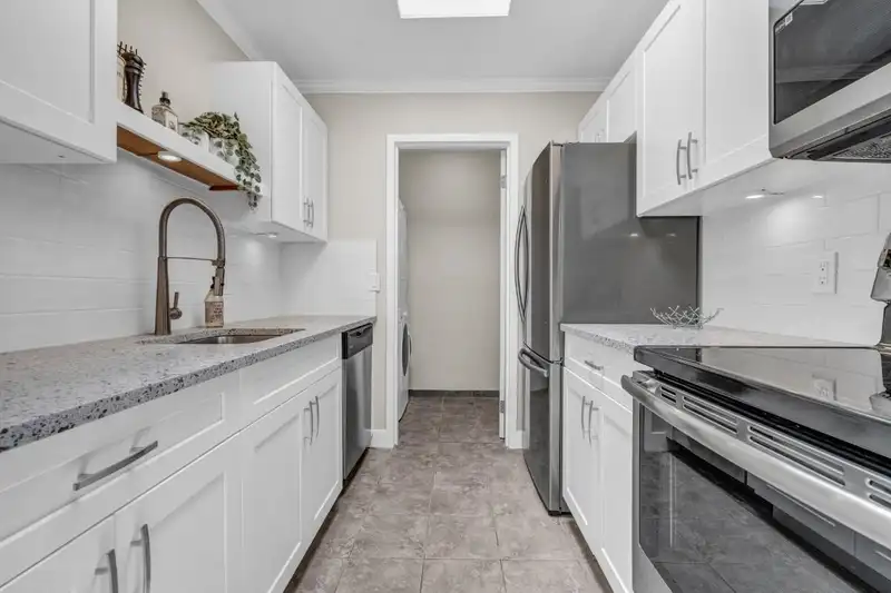410 13501 96 AVENUE - photo 1 of 29