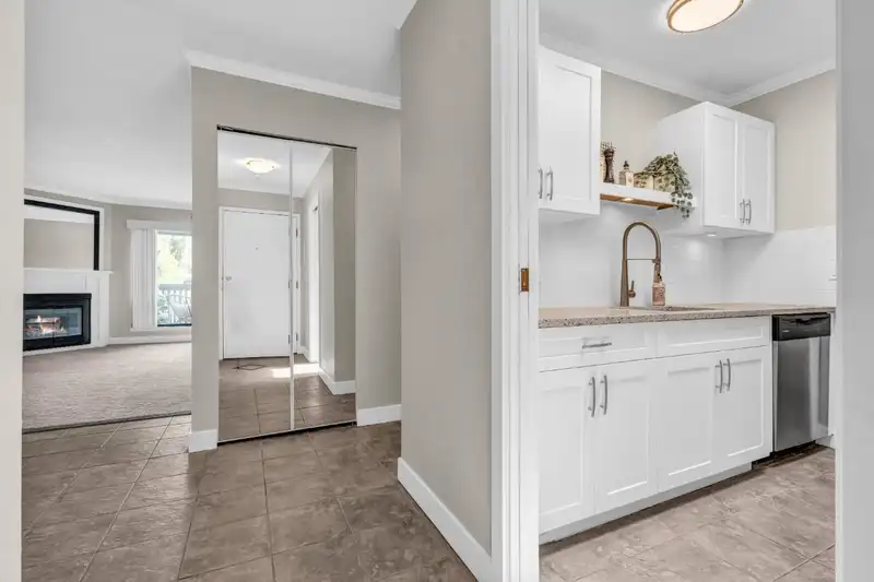 410 13501 96 AVENUE - photo 4 of 29