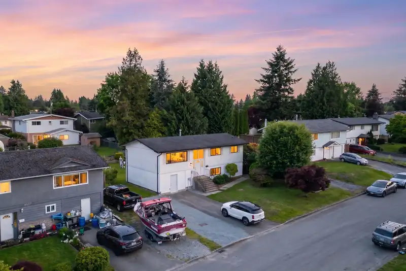8237 VIOLA PLACE - photo 1 of 29
