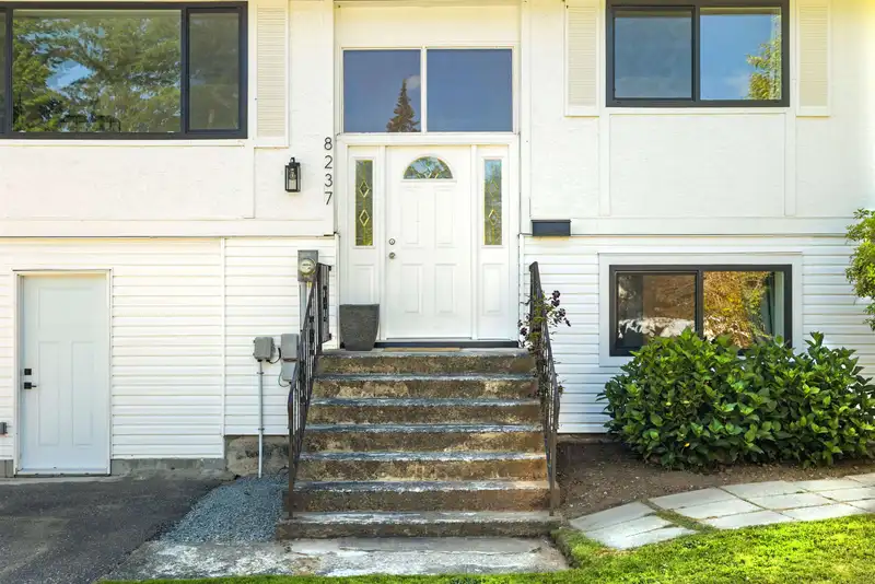 8237 VIOLA PLACE - photo 4 of 29