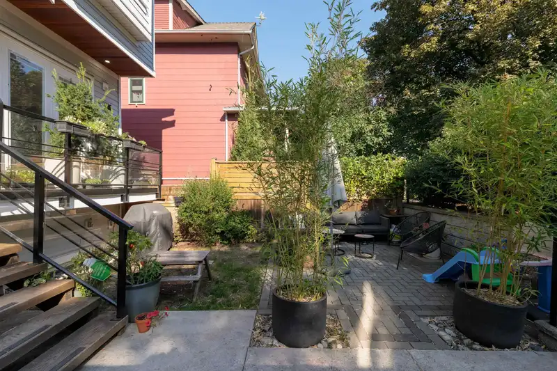 2055 VENABLES STREET - photo 4 of 31