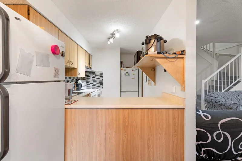 208 7144 133B STREET - photo 4 of 20