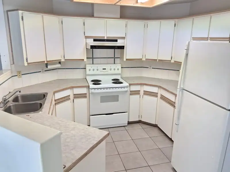 15482 91 AVENUE - photo 4 of 20
