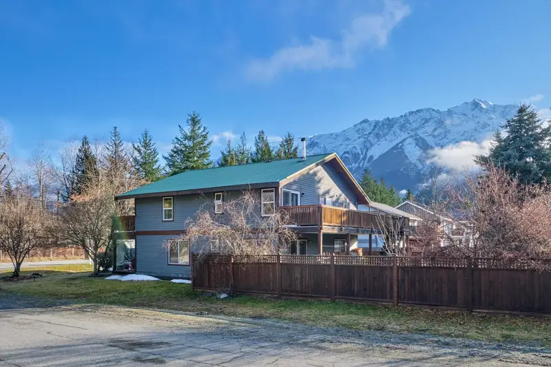 7407 HARROW ROAD - photo 2 of 25