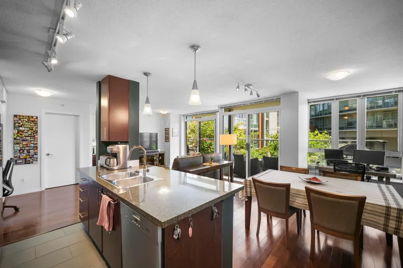 501 618 ABBOTT STREET - photo 1 of 25