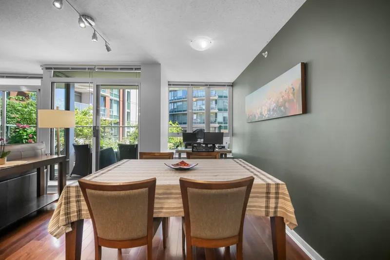 501 618 ABBOTT STREET - photo 2 of 25