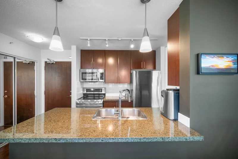 501 618 ABBOTT STREET - photo 4 of 25