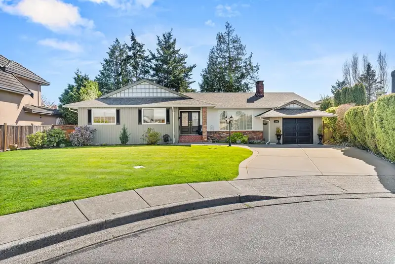 7791 GABRIOLA CRESCENT - photo 3 of 40