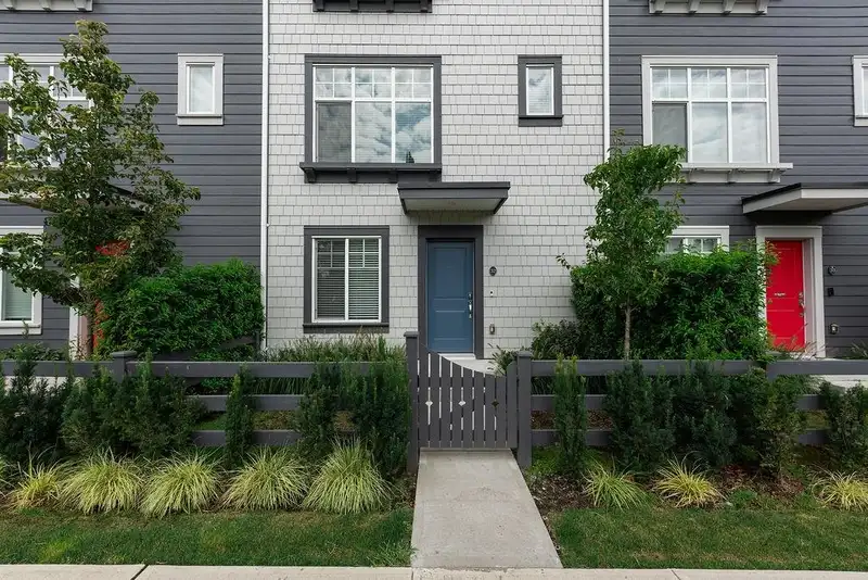 32 15489 99A AVENUE - photo 2 of 40