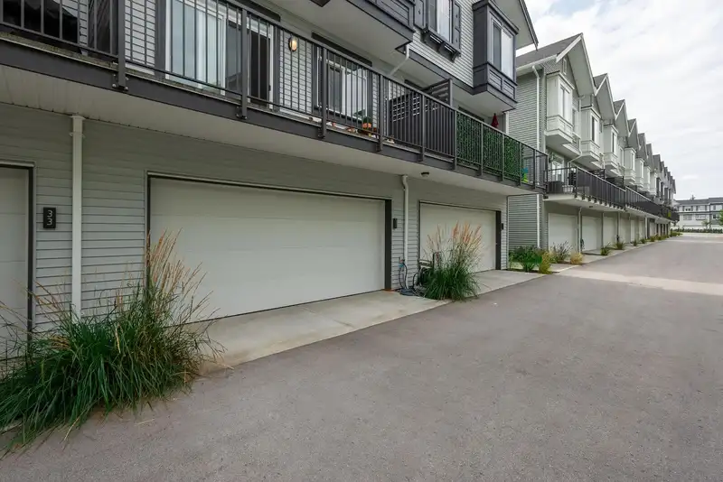 32 15489 99A AVENUE - photo 4 of 40