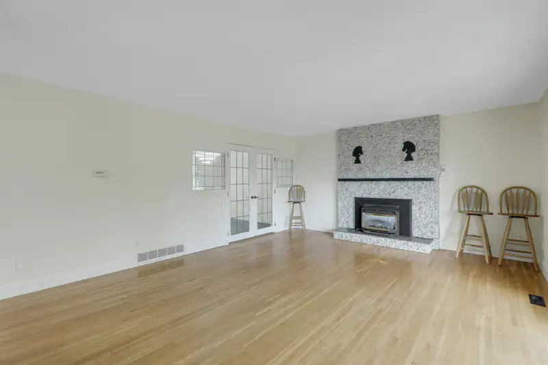 35163 EWERT AVENUE - photo 4 of 40