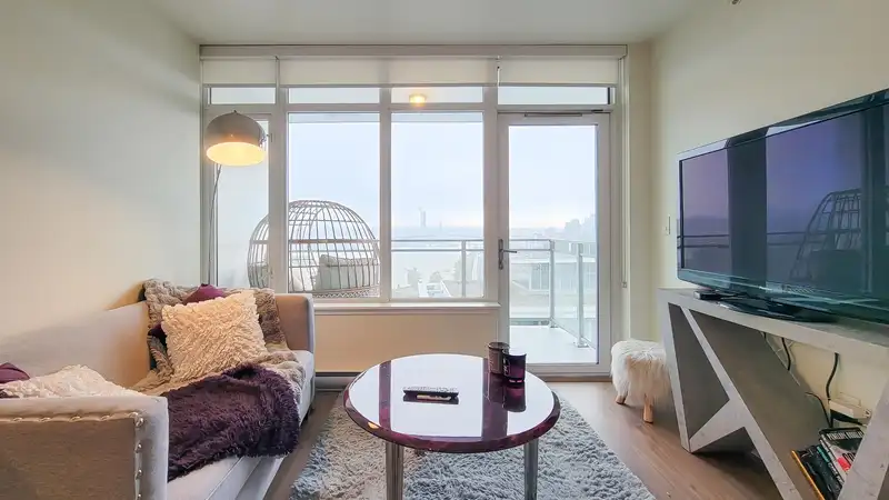 2101 258 NELSON'S COURT - photo 1 of 19