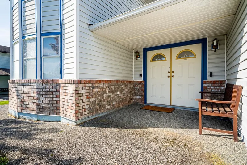 14317 89A AVENUE - photo 3 of 21