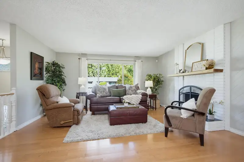 20424 43A AVENUE - photo 4 of 39