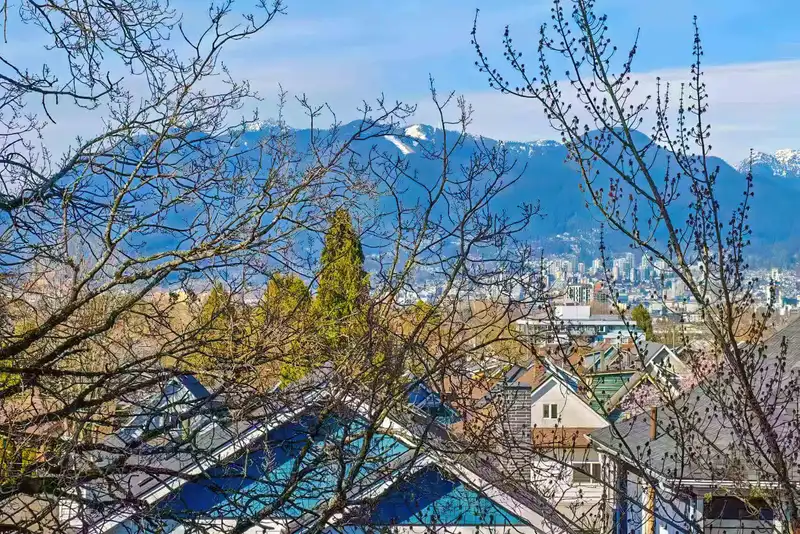 826 E 13TH AVENUE - photo 2 of 33
