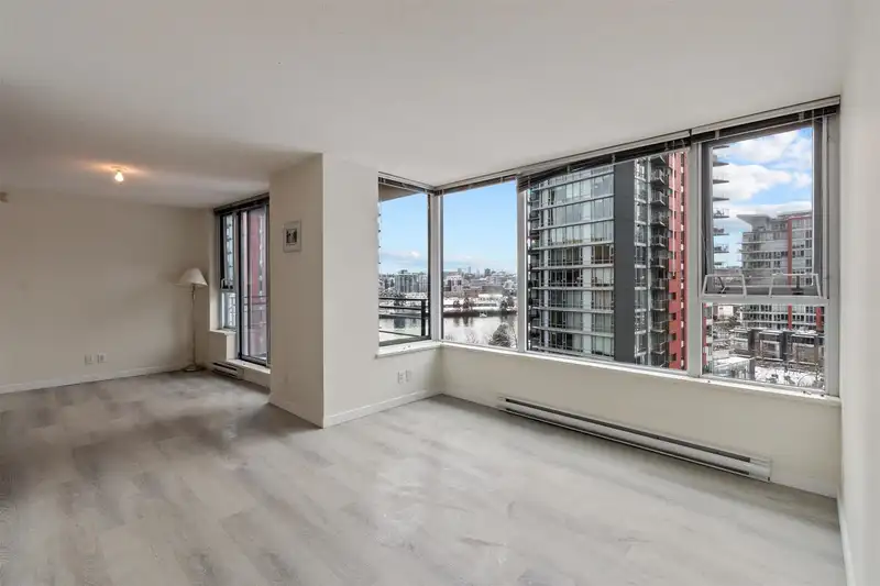 1005 33 SMITHE STREET - photo 3 of 31