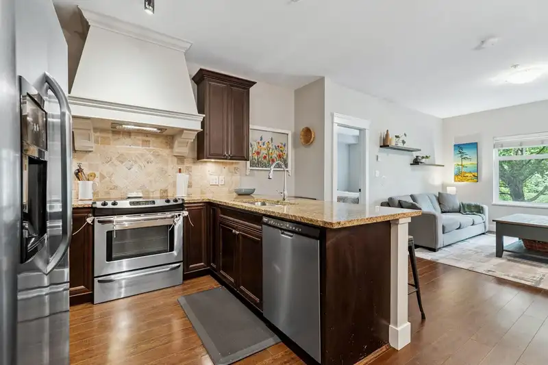 202 19530 65 AVENUE - photo 3 of 22