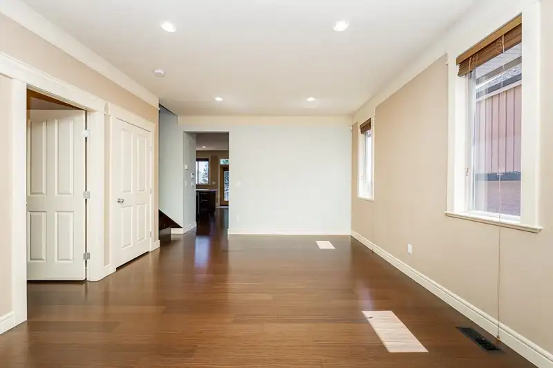 1216 NANAIMO STREET - photo 4 of 29