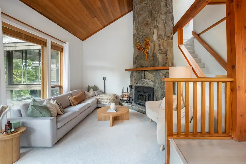 206 6117 EAGLE DRIVE - photo 1 of 22