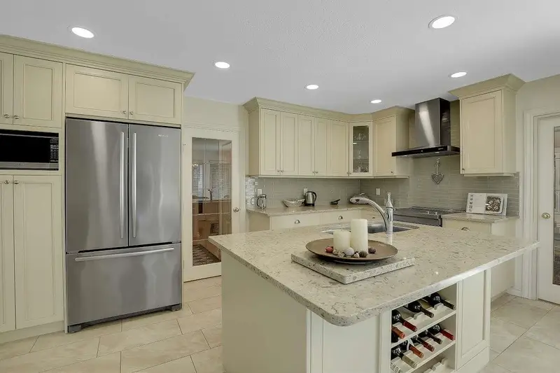 8375 148B STREET - photo 3 of 25