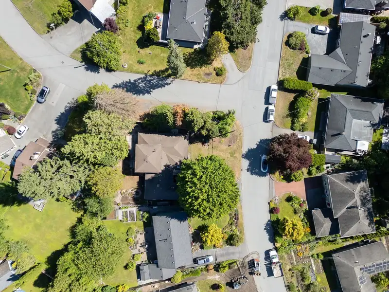 2495 LAURALYNN DRIVE - photo 2 of 40