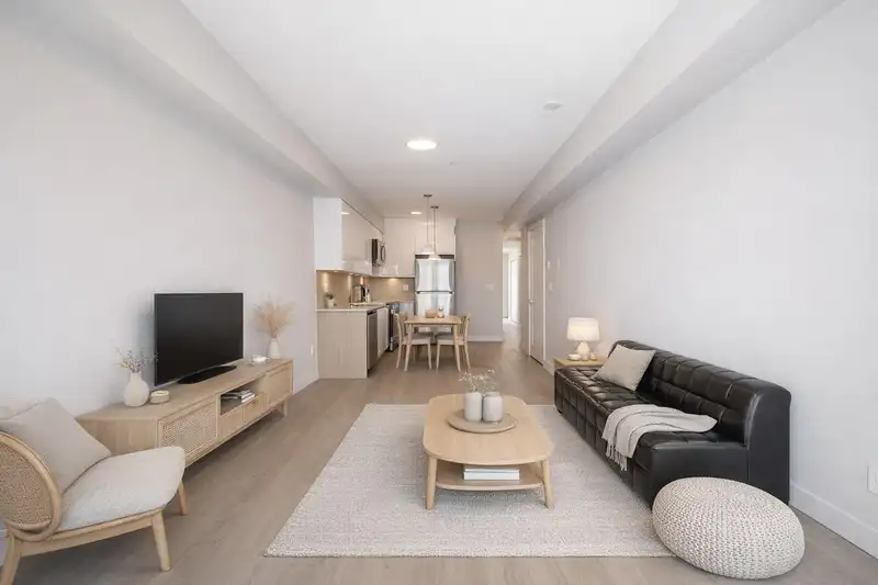 304 3050 KINGSWAY - photo 1 of 20