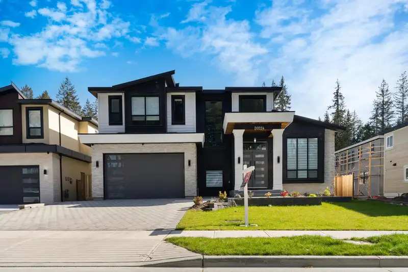 20224 27A AVENUE - photo 1 of 1