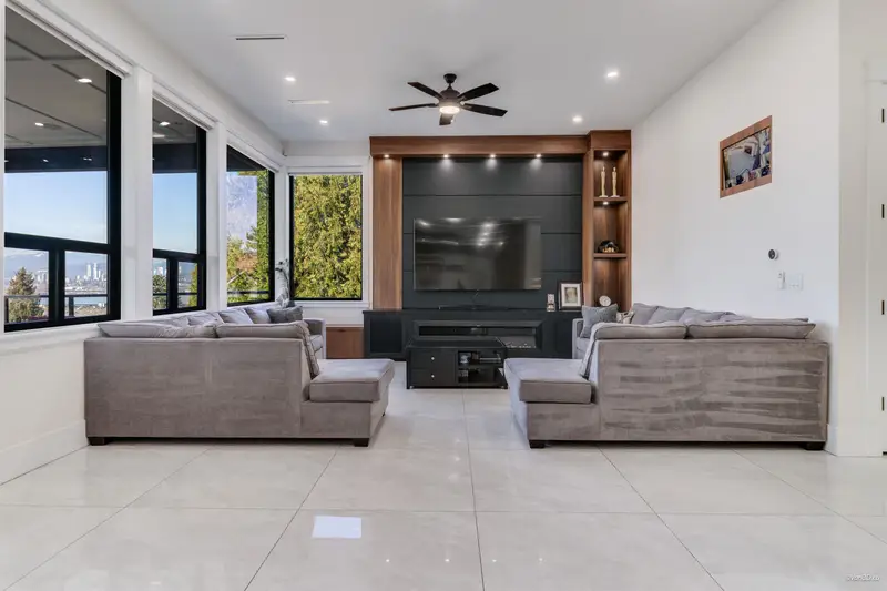 11229 136 STREET - photo 4 of 25