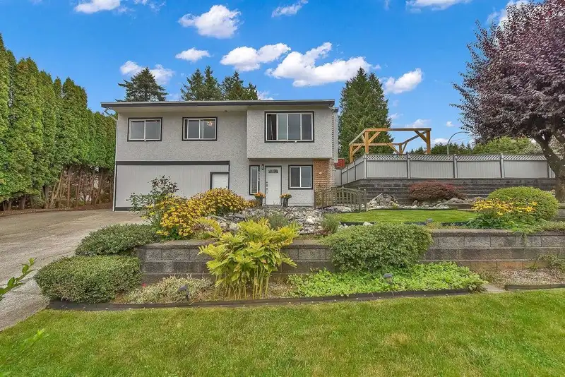 3396 JUNIPER CRESCENT - photo 1 of 40