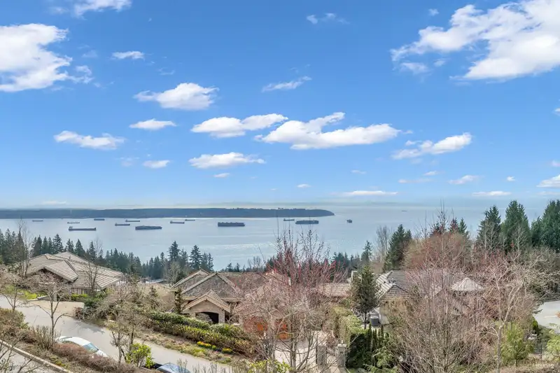 102 2575 GARDEN COURT - photo 1 of 40