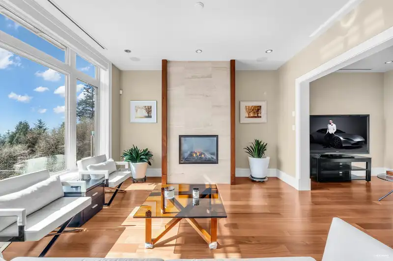 102 2575 GARDEN COURT - photo 4 of 40